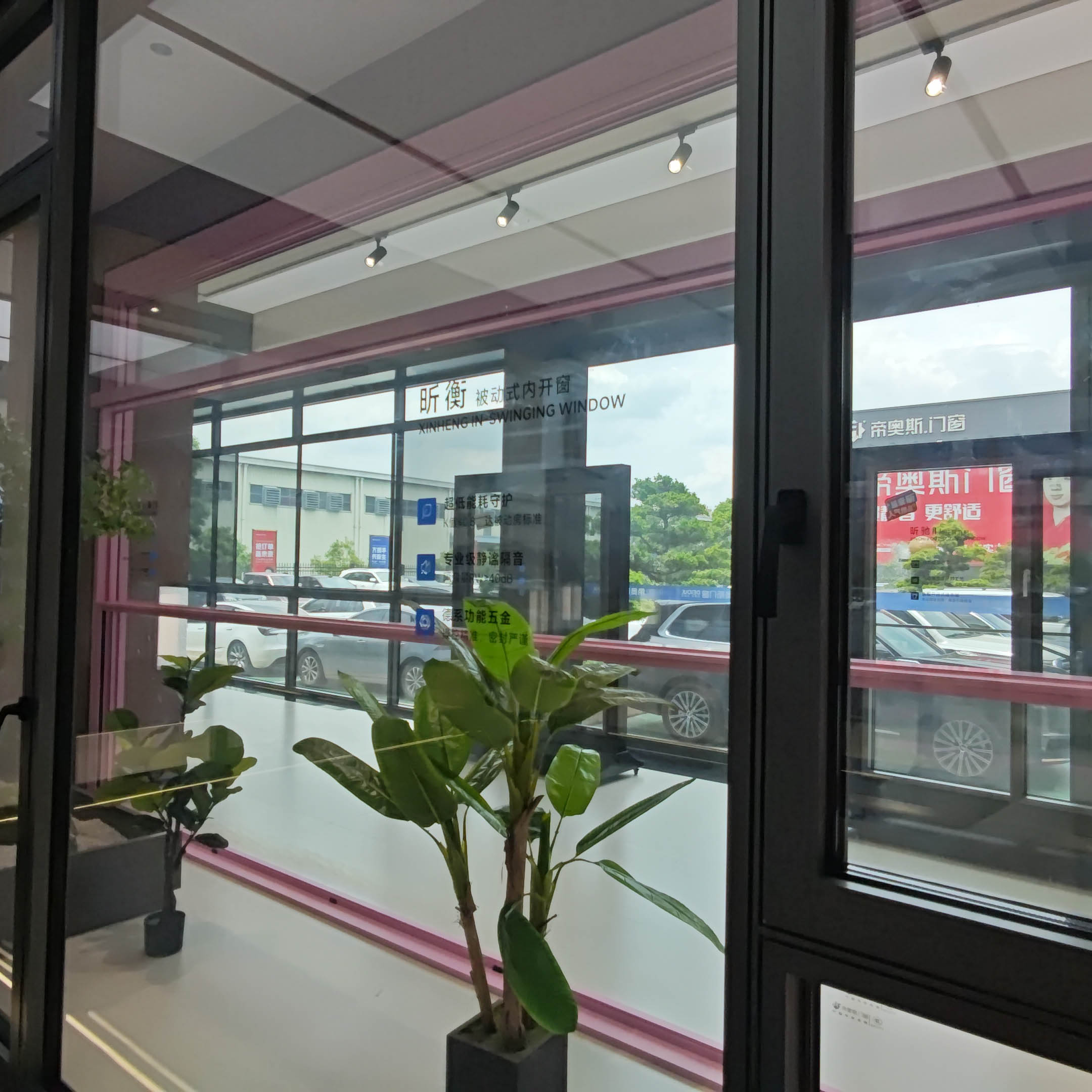 Deioux Hurricane Modern Swing Double Glaze Aluminum Composite Clad Aluminum Alloy Frame Louver Casement Windows for Bedroom