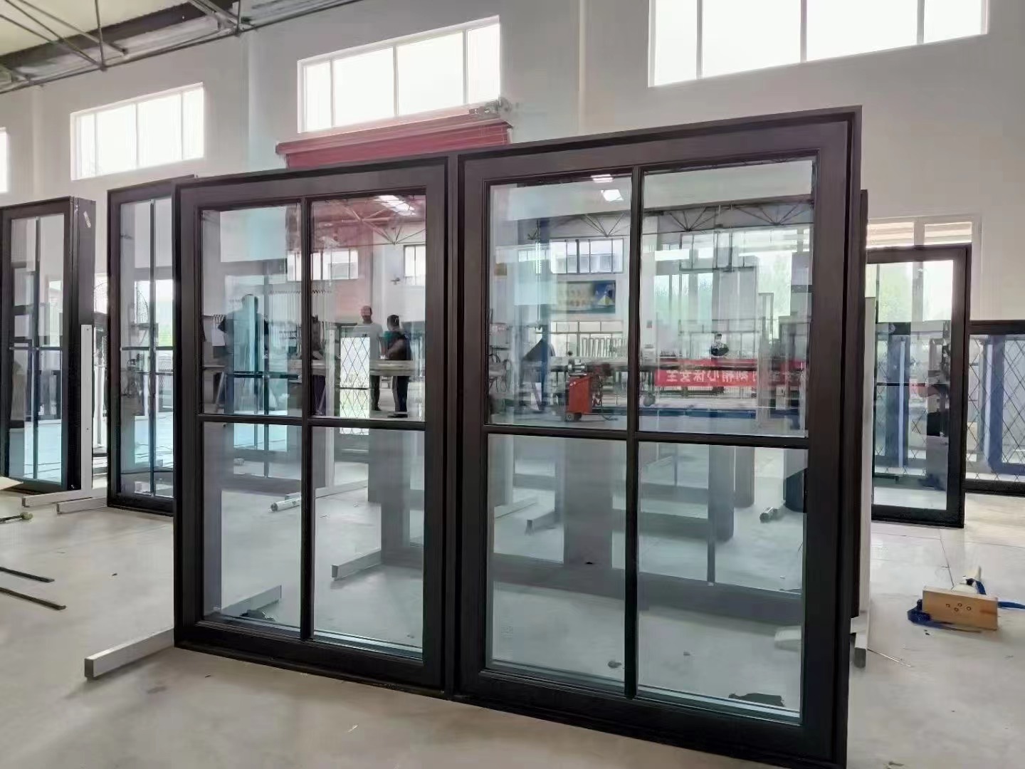 Tempered Glass Aluminum-Clad Wood Casement Window
