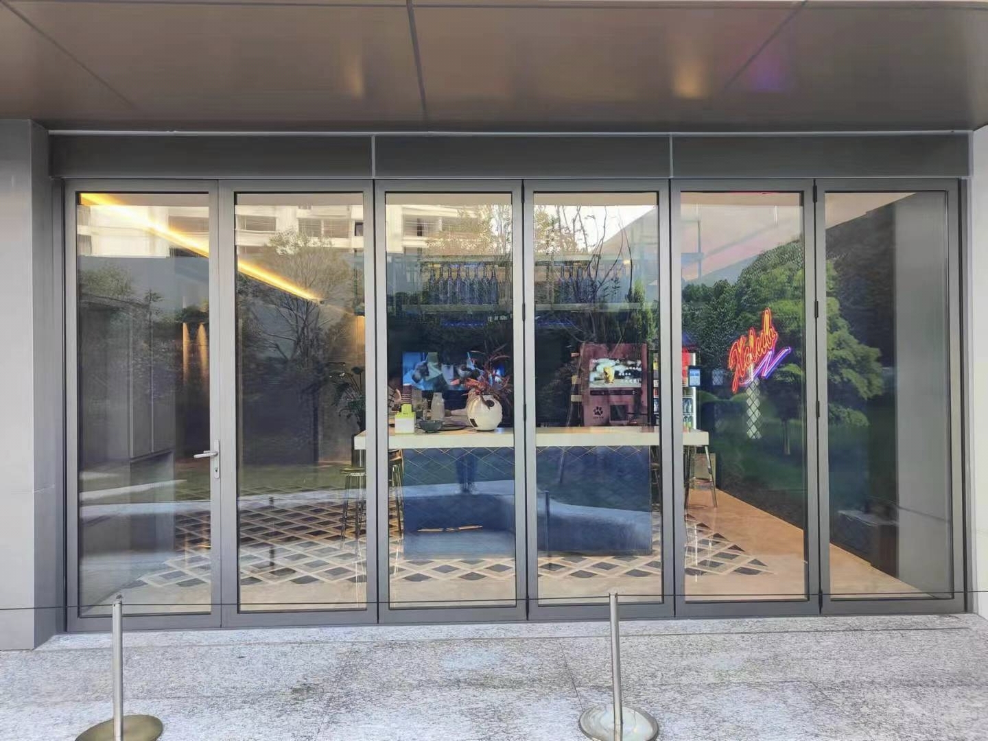 High-end Aluminum Bi-fold Patio Doors Designed For Luxury Villas Compliant with European EN Performance Standards