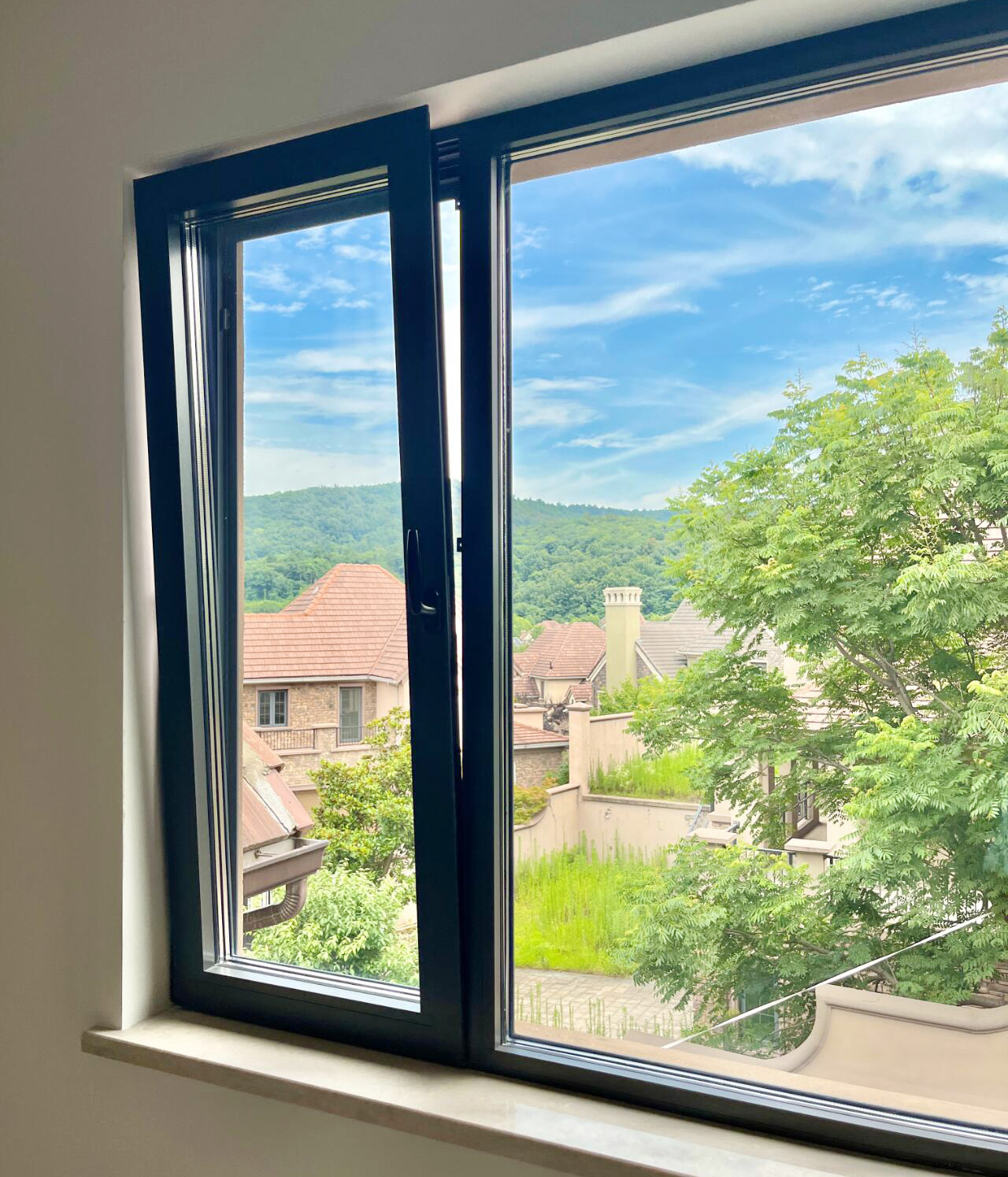 Aluminum tilt and turn windows